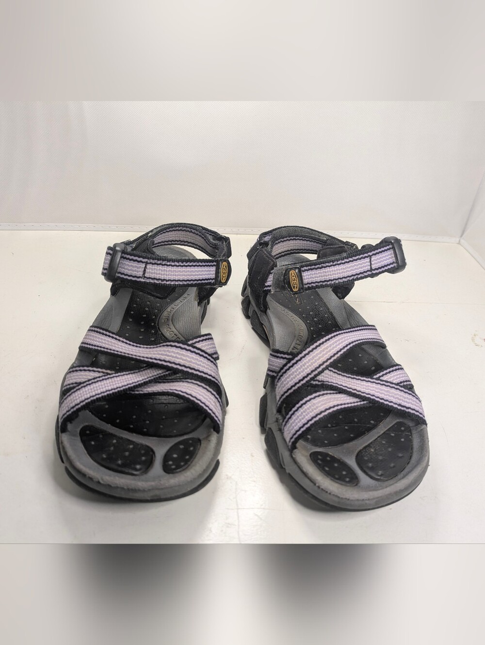 KEEN Strappy Outdoor Sandals in Light Purple and Black Size 8.5